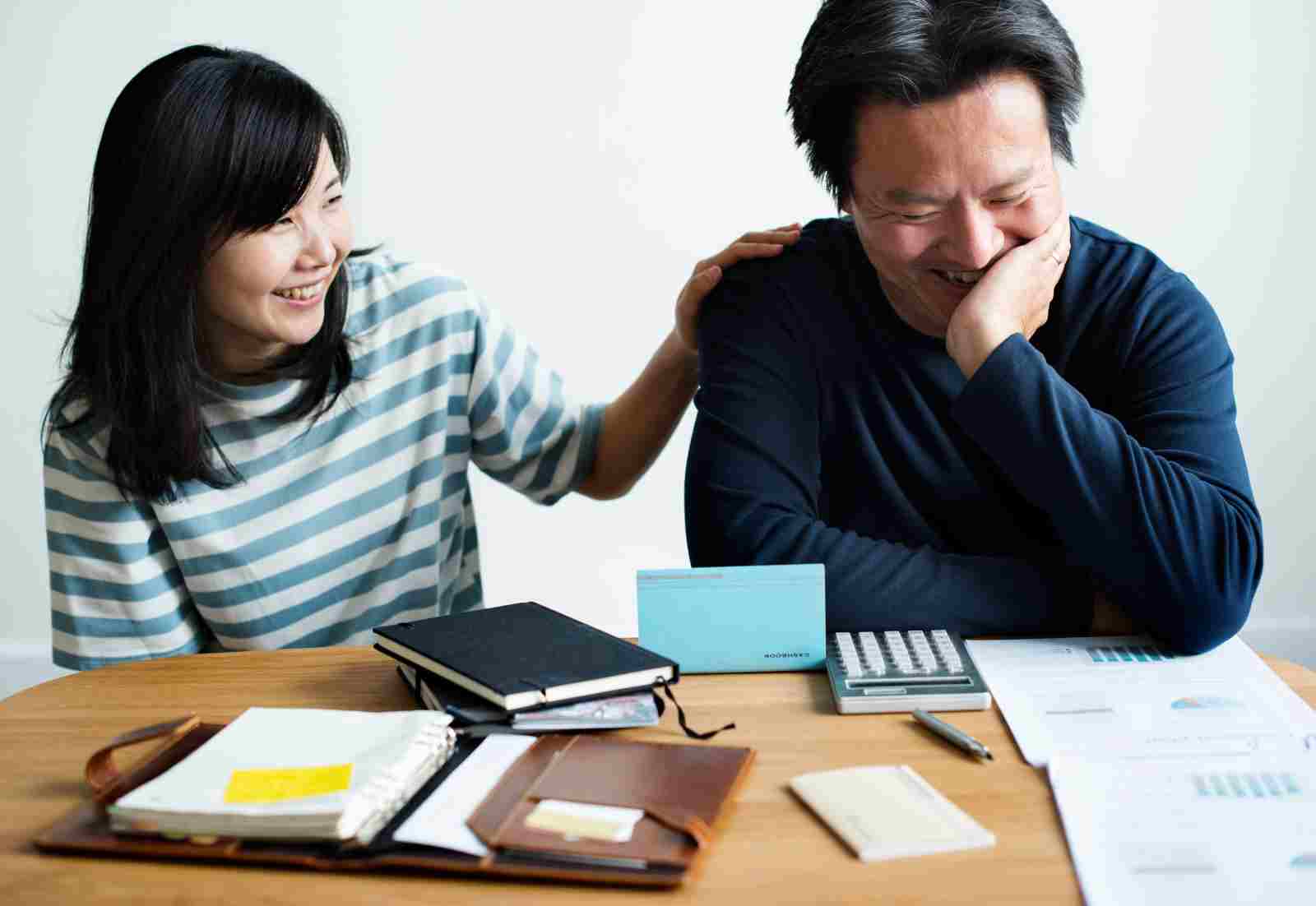 couple happy with financial wellness