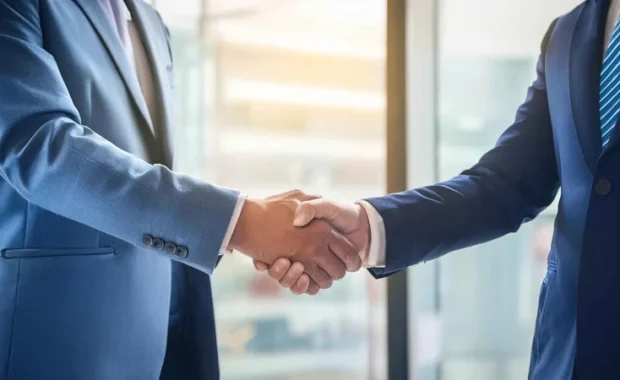 Two-businessman-in-business-suits-shaking-each-others-hands